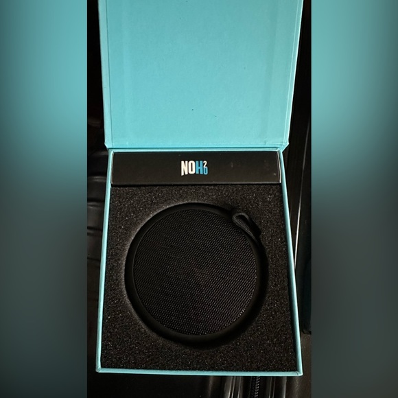 BNIB Waterproof speakers - Picture 2 of 2